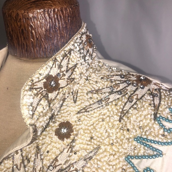 - Mens White Embellished Kurta with Pants - Picture 3 of 11